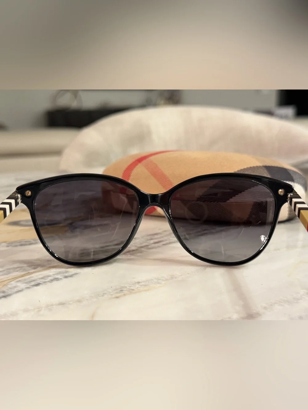 BURBERRY BE 4216 3001T3 Black cat eye Polarized grey gradient sunglasses